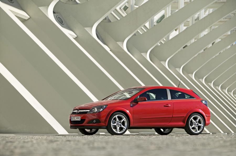  Opel Astra GTC 2005 года  (фото 26 из 212)